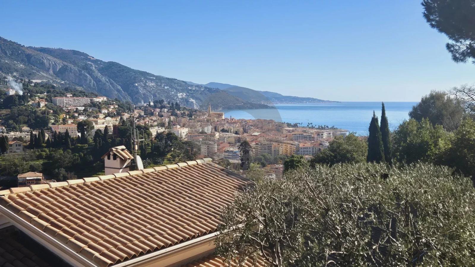 Élégante Villa avec Vue Panoramique – Menton, Quartier Résidentiel