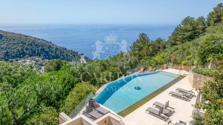 Eze, à quelques minutes de Monaco, plages, importante propriété avec vue mer époustouflante.