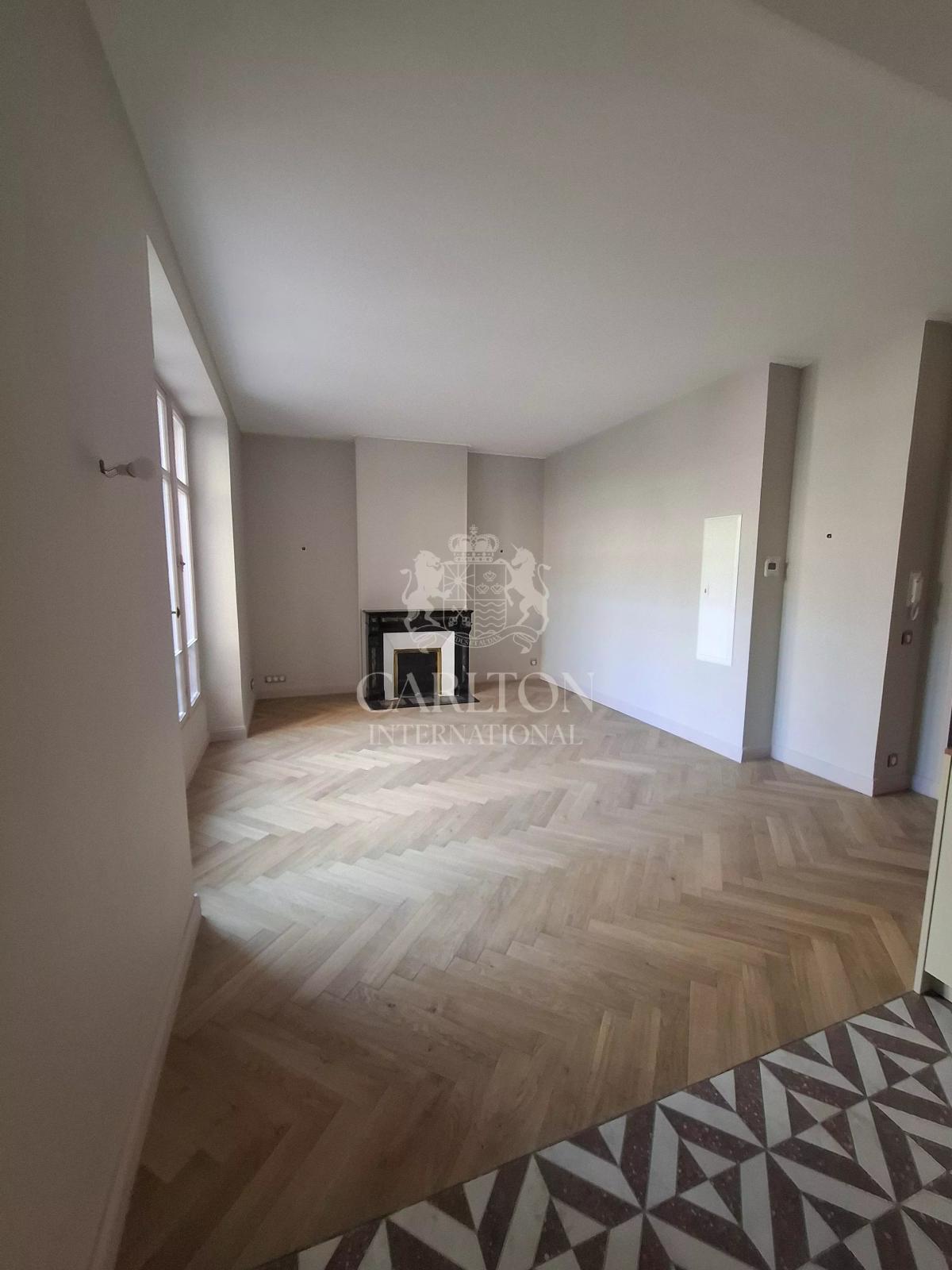 Appartement refait à neuf – Carré d’Or, Nice