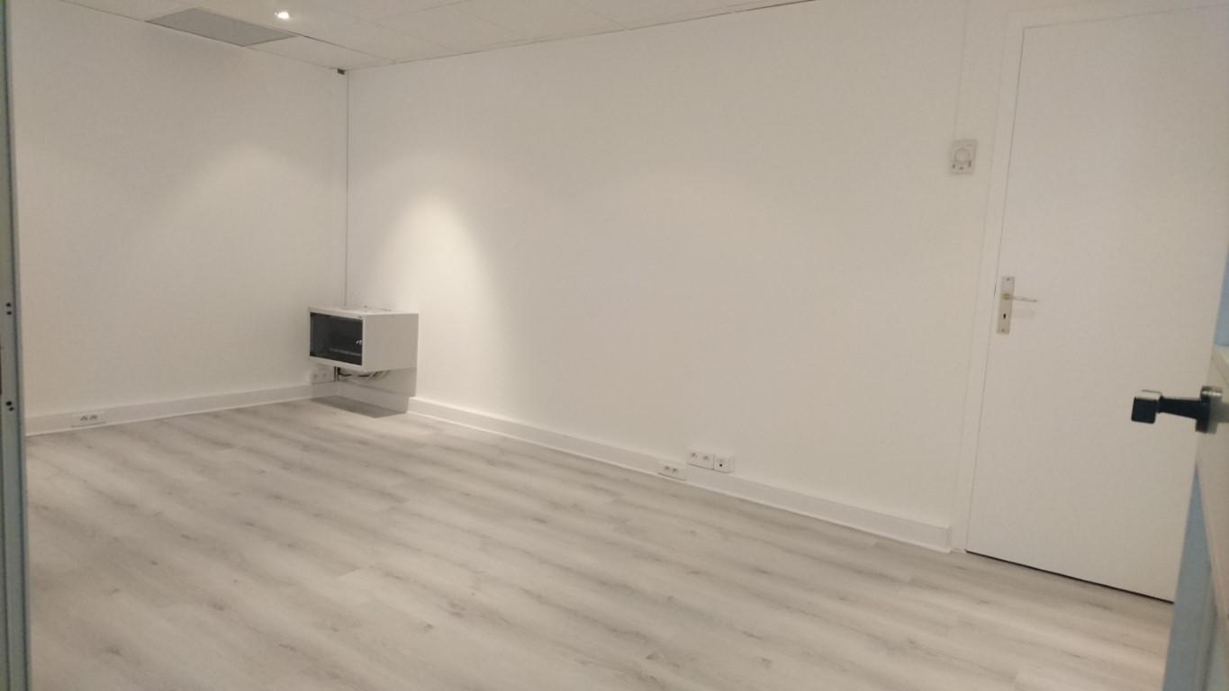 Bureau rénové en plein coeur de Fontvieille