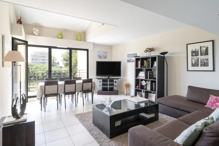 CANNES CENTRE – LIMITROPHE BANANE • SUPERBE DUPLEX 121 M²  TERRASSE APERCU MER 2 PARKINGS