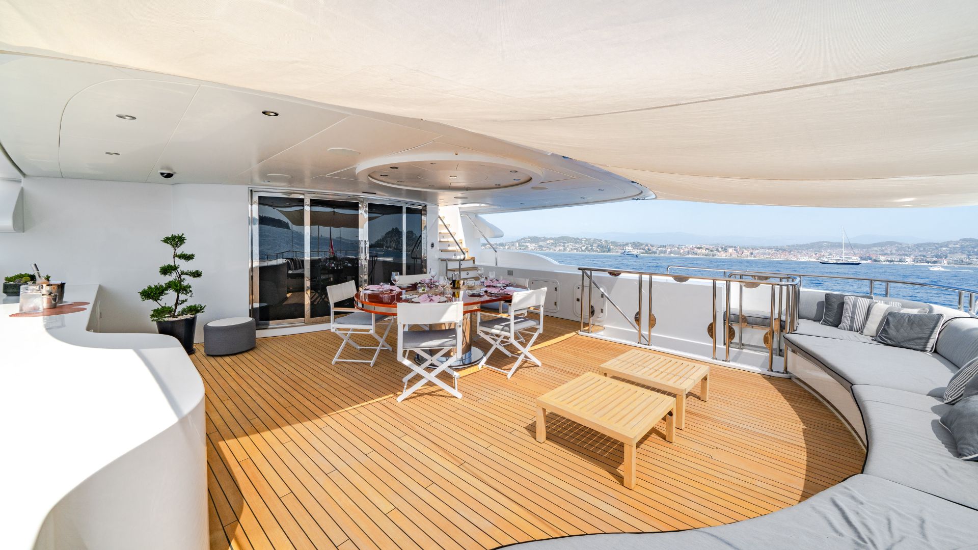 zhDne_yacht_40_m_de_luxe.jpg