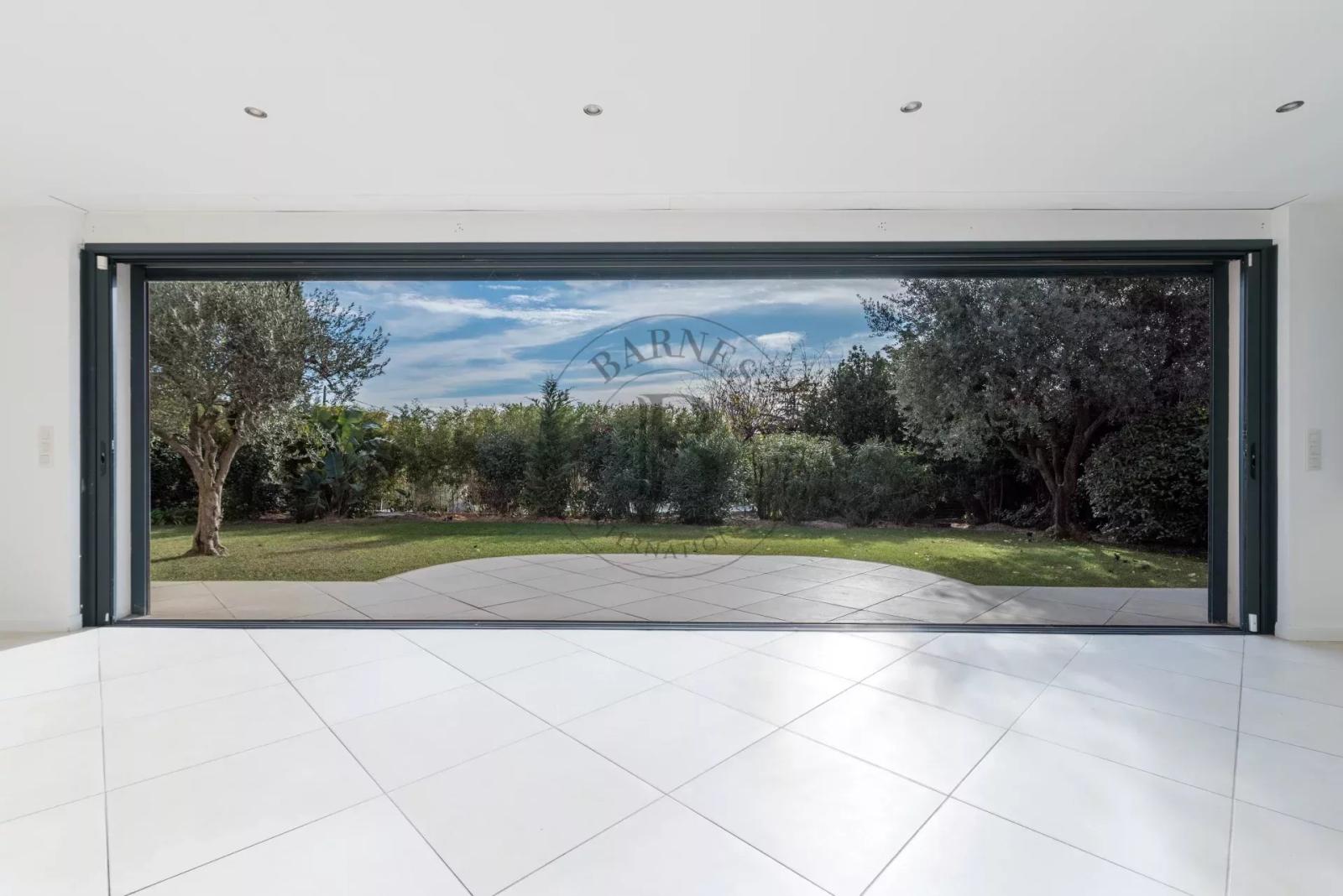 MOUGINS – VILLA DE PLAIN-PIED