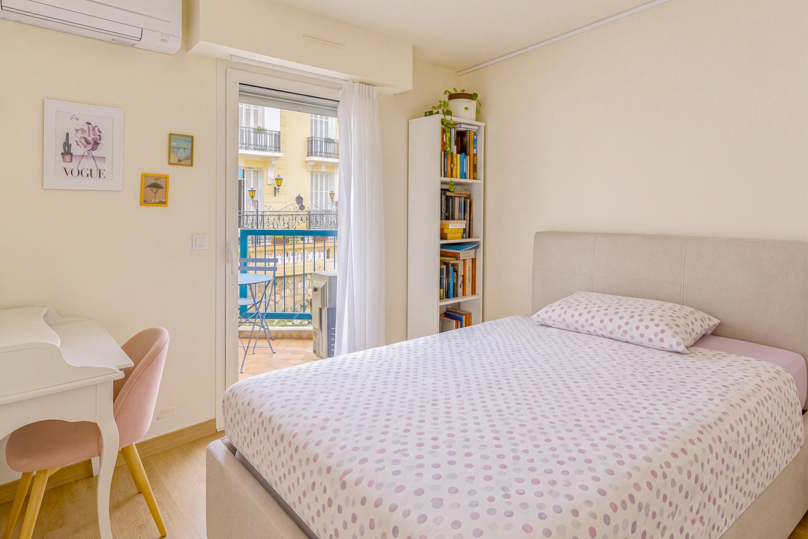 BEAUSOLEIL - APPARTEMENT 4 PIÈCES - VUE MER