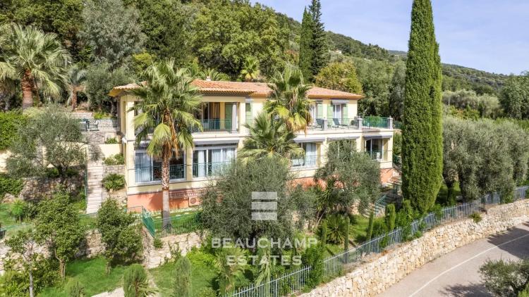 Villa avec deux appartements indépendants et potentiel hôtelier - Grasse