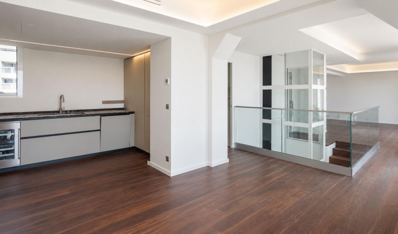 Exceptionnel penthouse en location avec piscine privée et vue mer panoramique