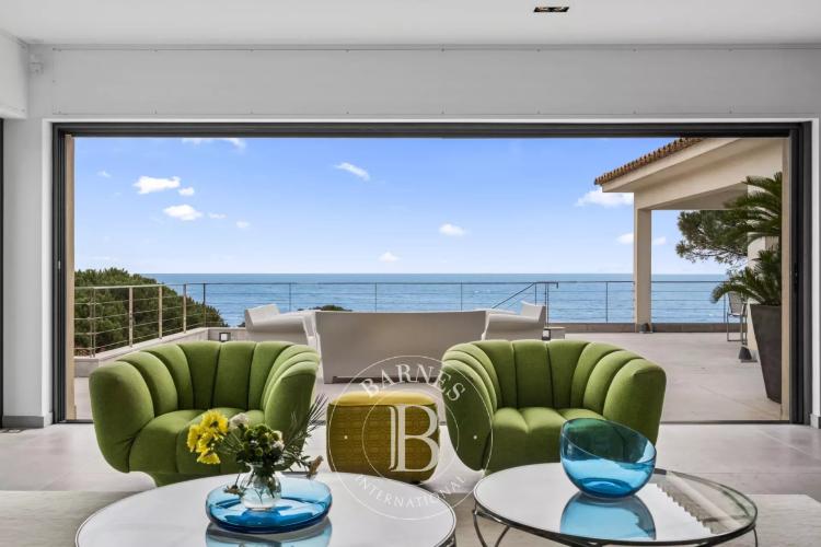 SAINTE-MAXIME  -VILLA MODERNE - VUE MER ET PROCHE PLAGE