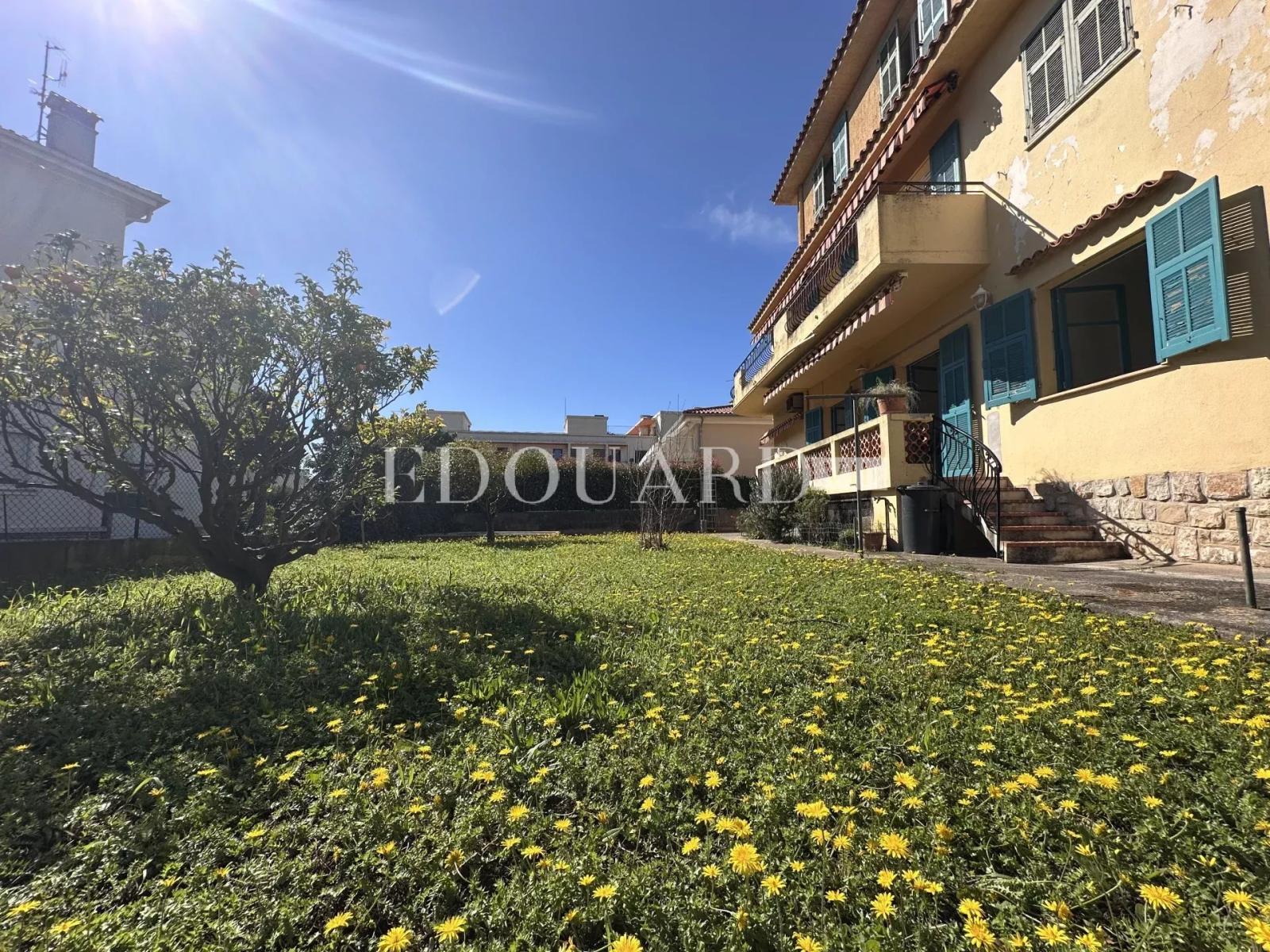 Maison à vendre sur le Plateau du Cap, avec fort potentiel et nombreuses possibilités d’aménagement