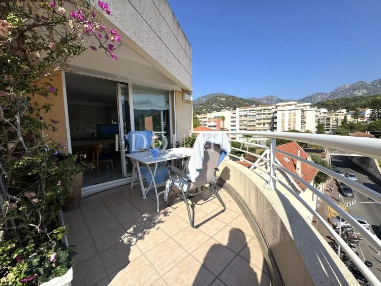 En exclusivité trois pièces à vendre avec terrasse, belle vue dégagée et garage