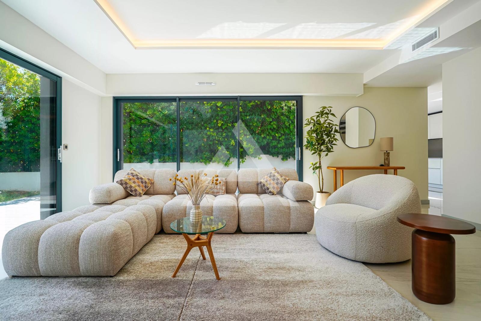 SAINT-JEAN-CAP-FERRAT - APPARTEMENT/VILLA - STATIONNEMENT