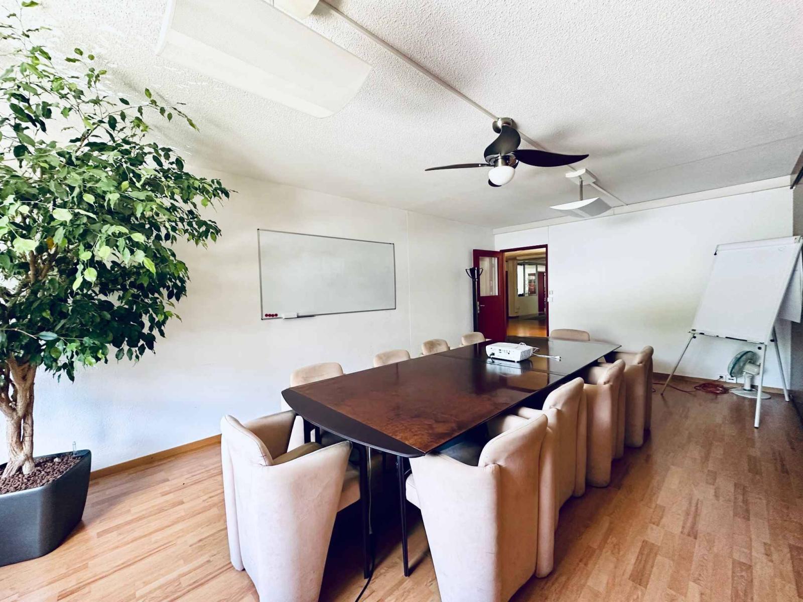 Bureaux, locaux de 370 m2 divisibles à louer à Lausanne