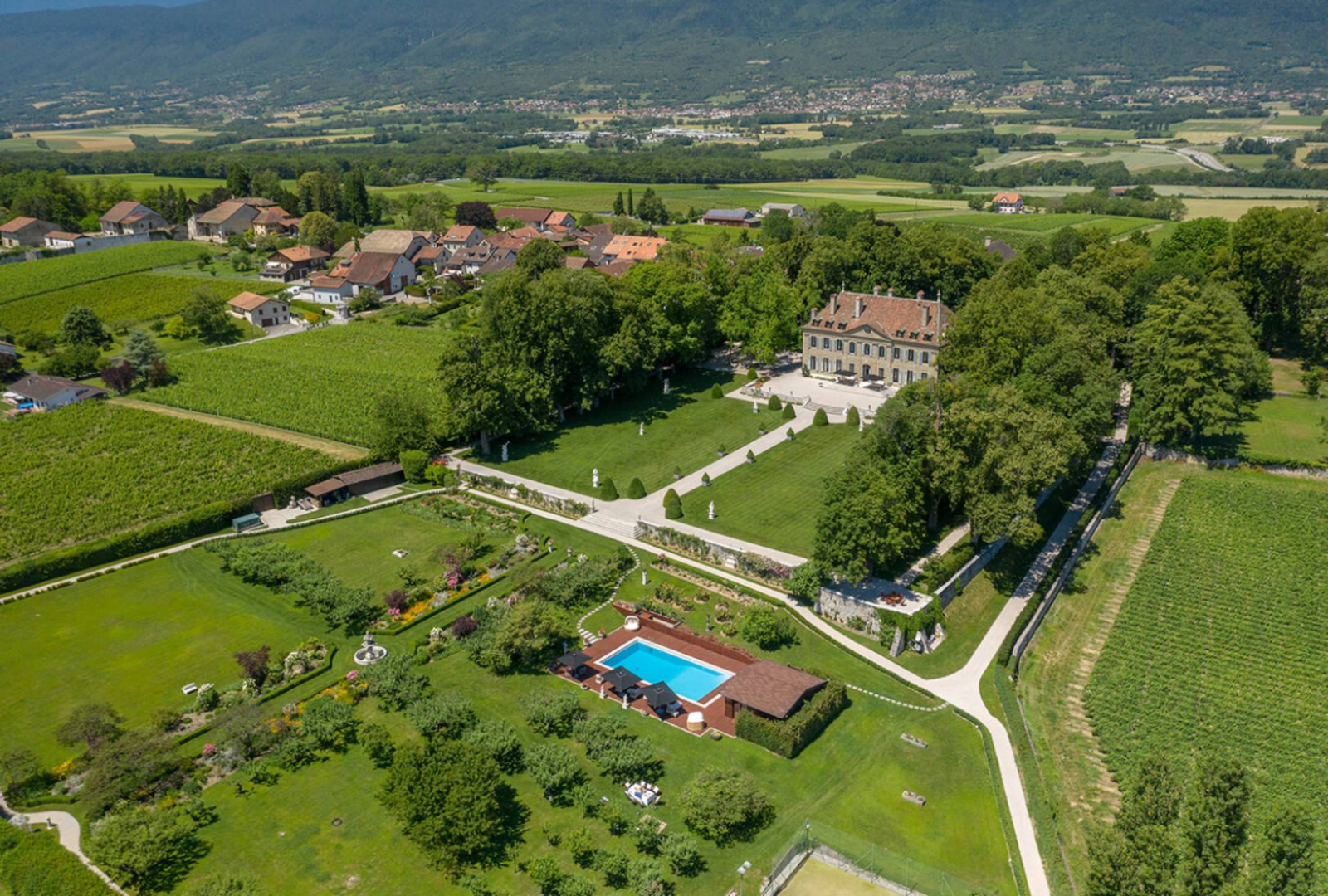 Château de Choully : L'Histoire et le Luxe au sommet de Genève