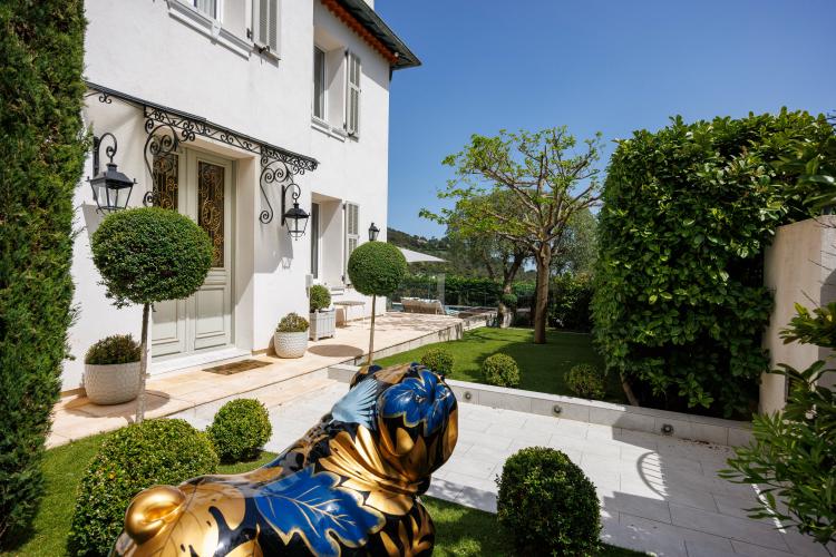 Villa de luxe avec vue sur la mer à louer à Èze | Vue panoramique et piscine