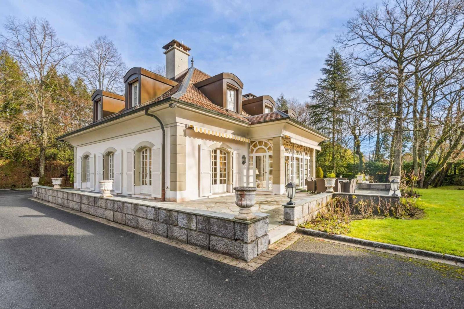 Propriété de prestige au calme, à deux pas du centre-ville