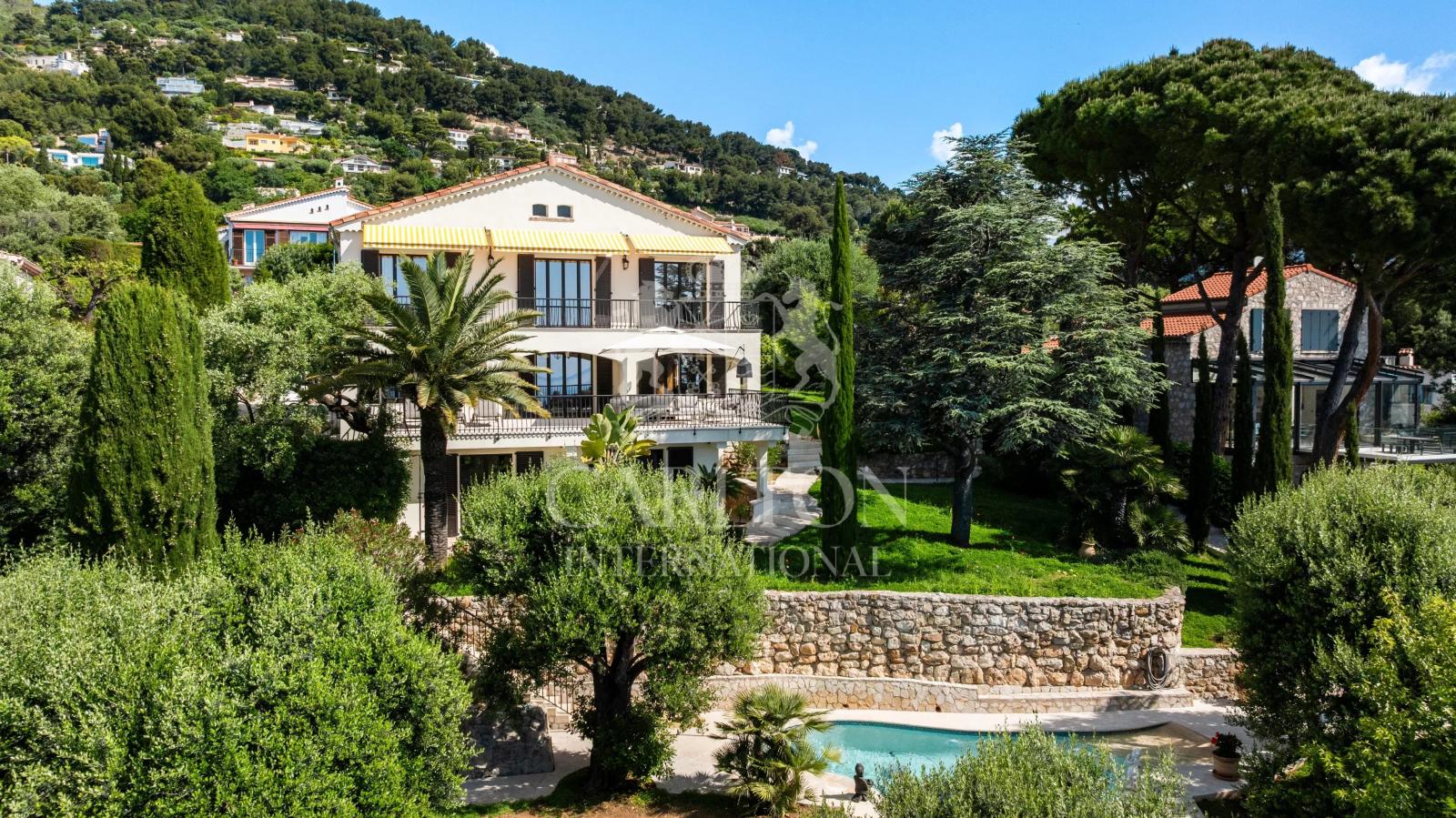 Propriété de charme avec vue mer panoramique et cadre privilégié proche Monaco
