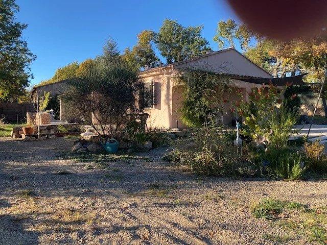 REGUSSE  Jolie  maison de plain-pied rénovée