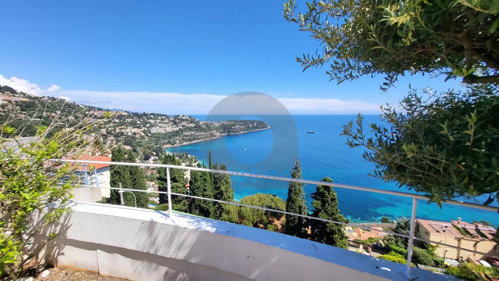 ROQUEBRUNE-CAP-MARTIN - SPLENDIDE 3P AVEC VASTE TERRASSE ET VUE EPOUSTOUFLANTE MER