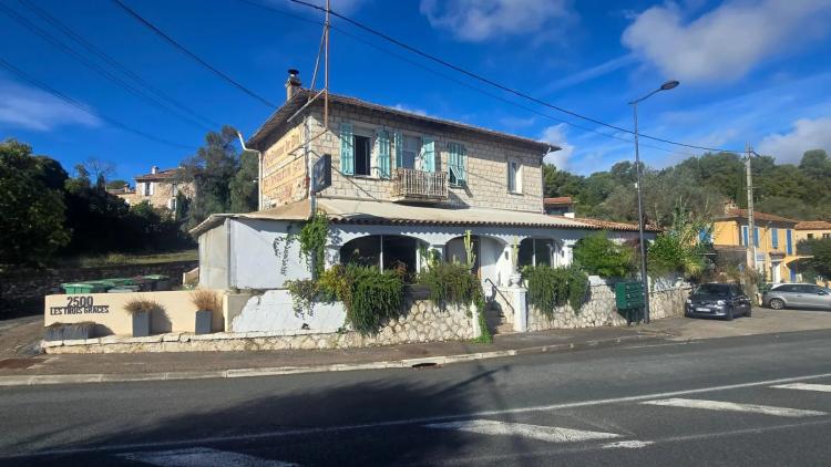 EXCLUSIVITÉ – ENSEMBLE IMMOBILIER 400 m² – RESTAURANT + 9 LOGEMENTS – ROQUEFORT-LES-PINS