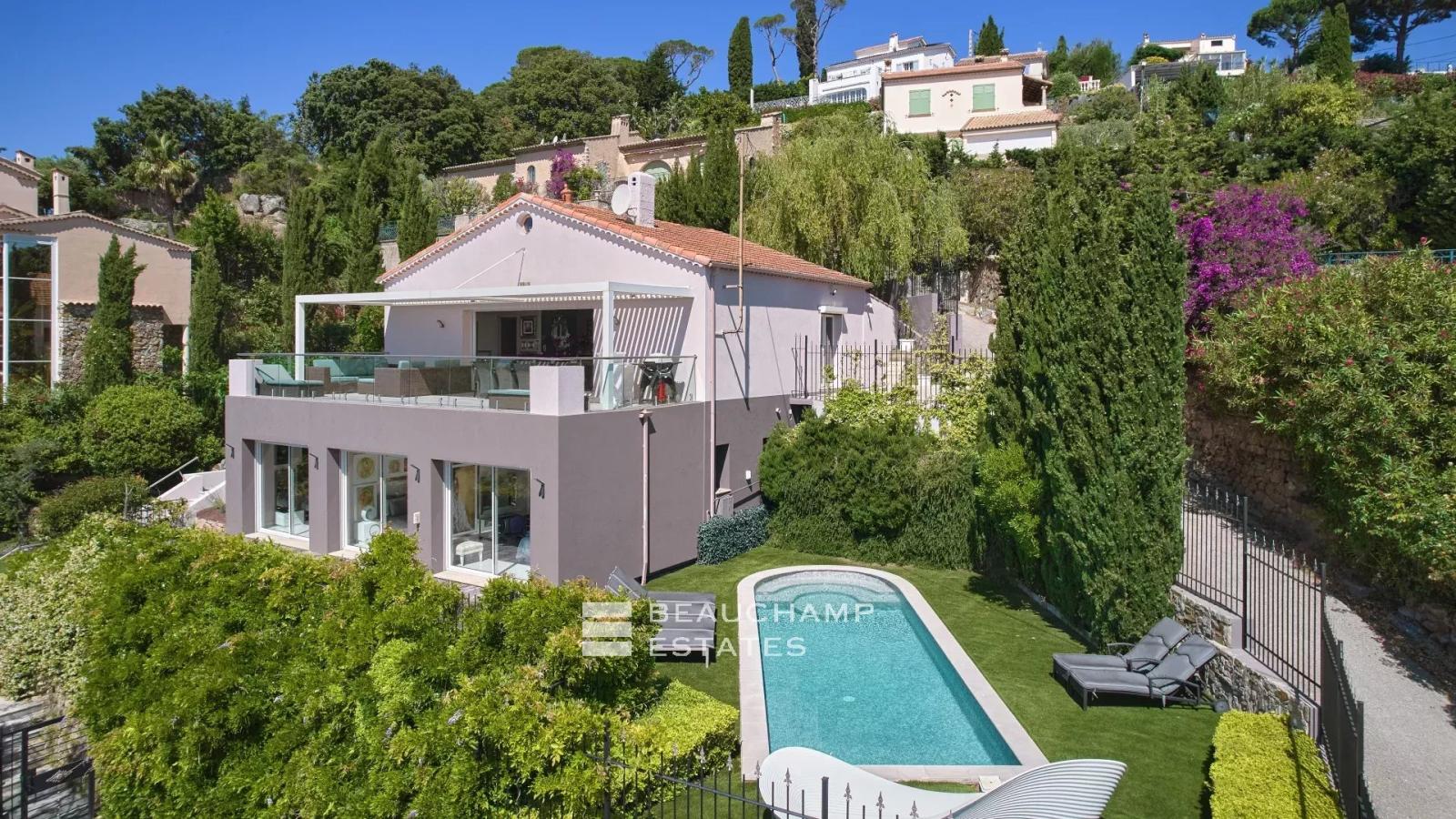 Exclusivité - Superbe villa moderne de 5 chambres avec vue mer panoramique - Golfe Juan