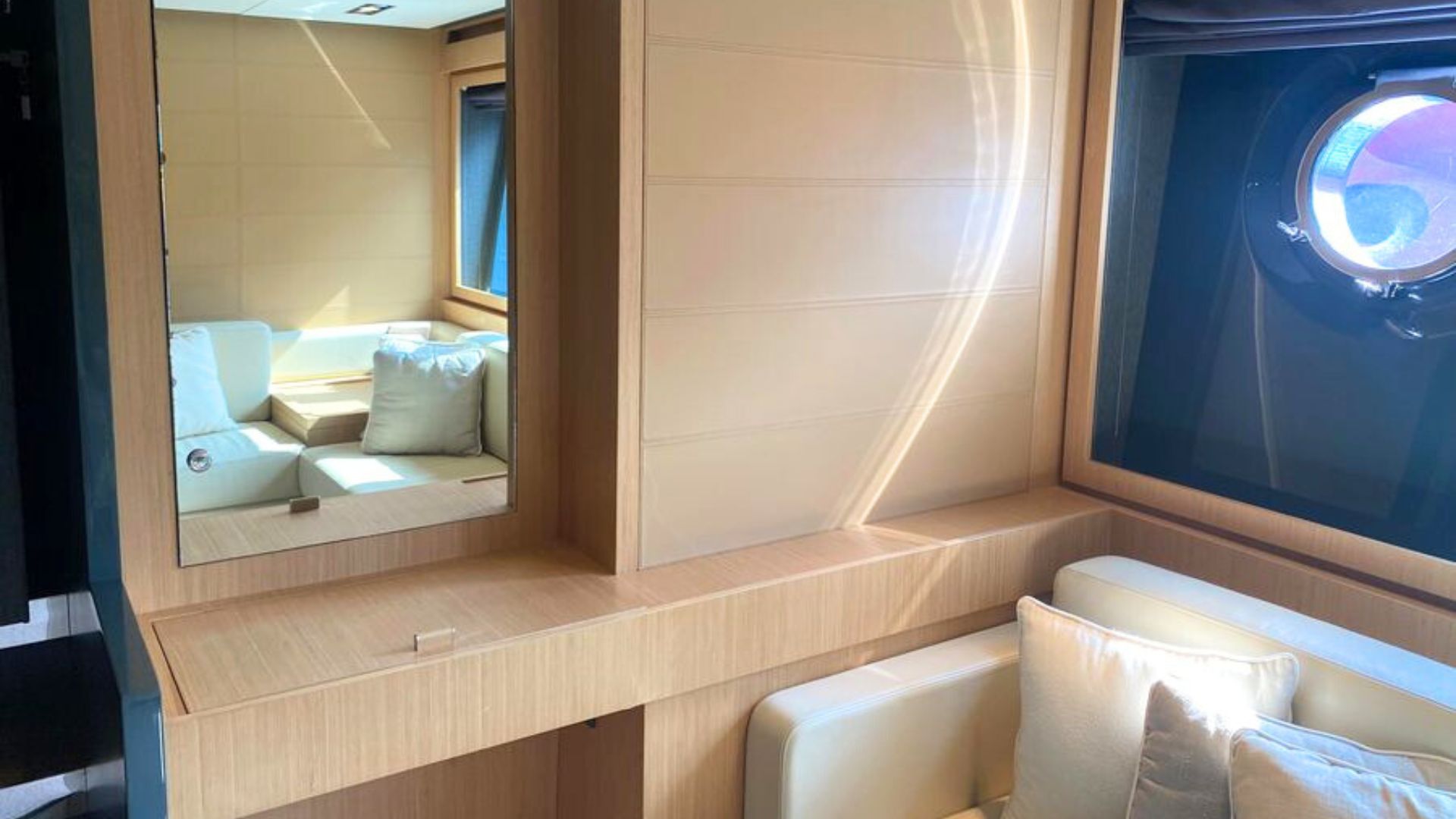 6GEIr_riva_86_domino_interior_5_.jpg