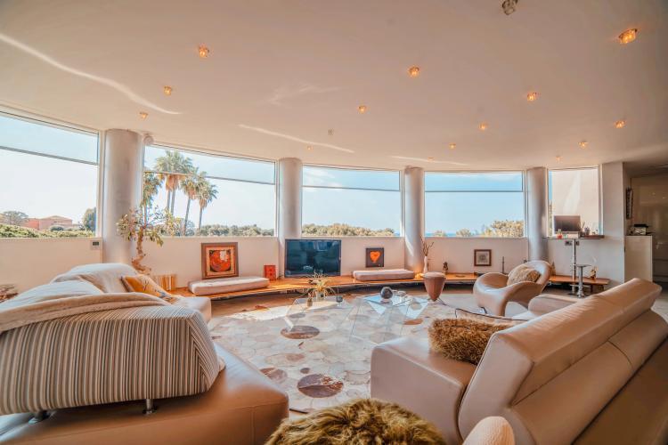 Loft contemporain de prestige au sein d’une résidence sécurisée avec parc, piscine et vue mer