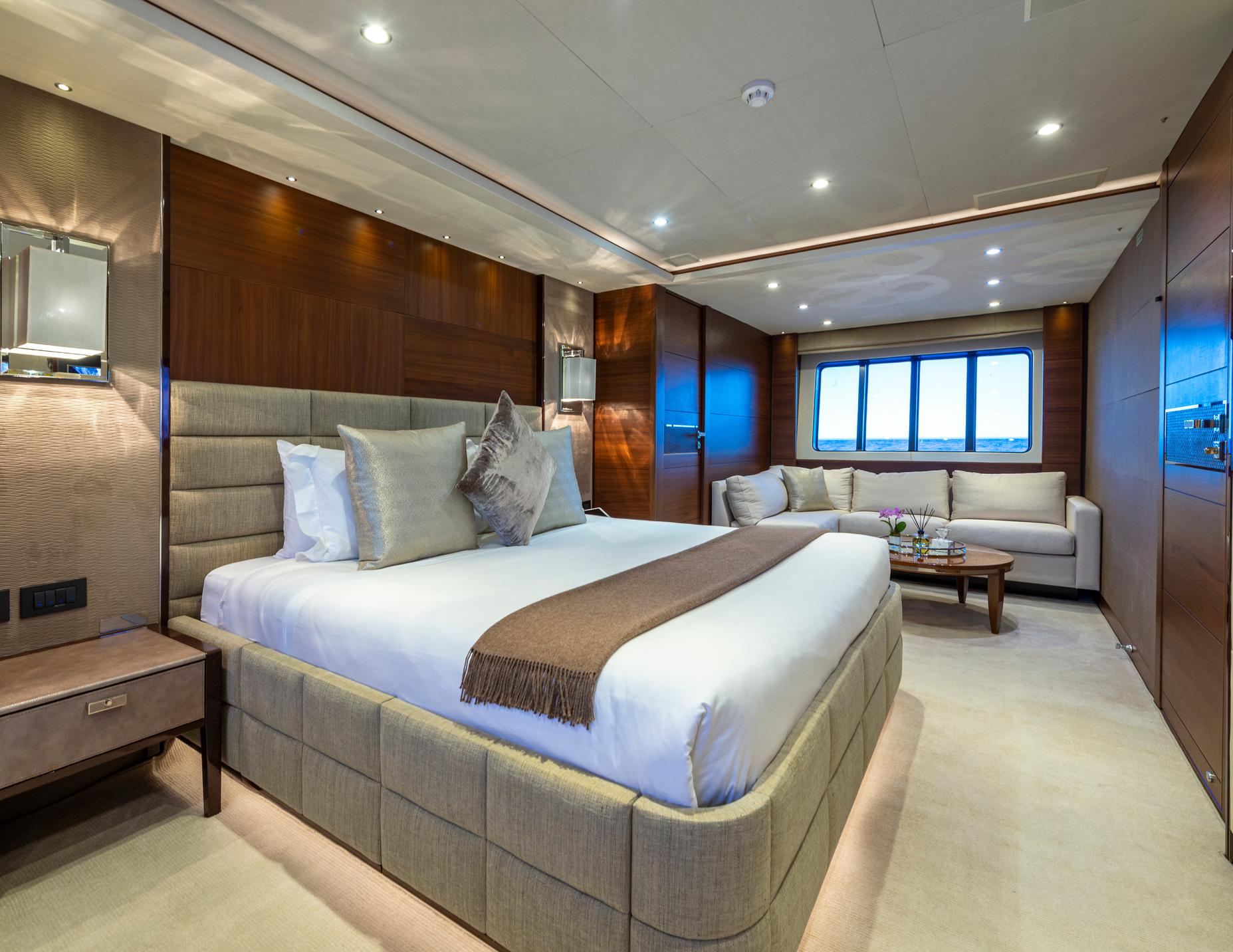 73b84_q7lkf_imperial_princess_beatrice_princess_40m_used_yacht_for_sale_superyacht_flybridge_cannes_26.jpg