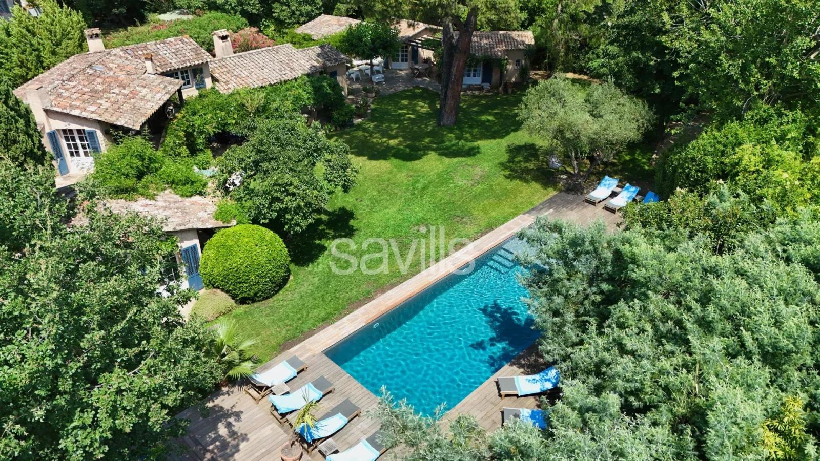 Villa proche du centre du village de Saint-Tropez, 6 chambres