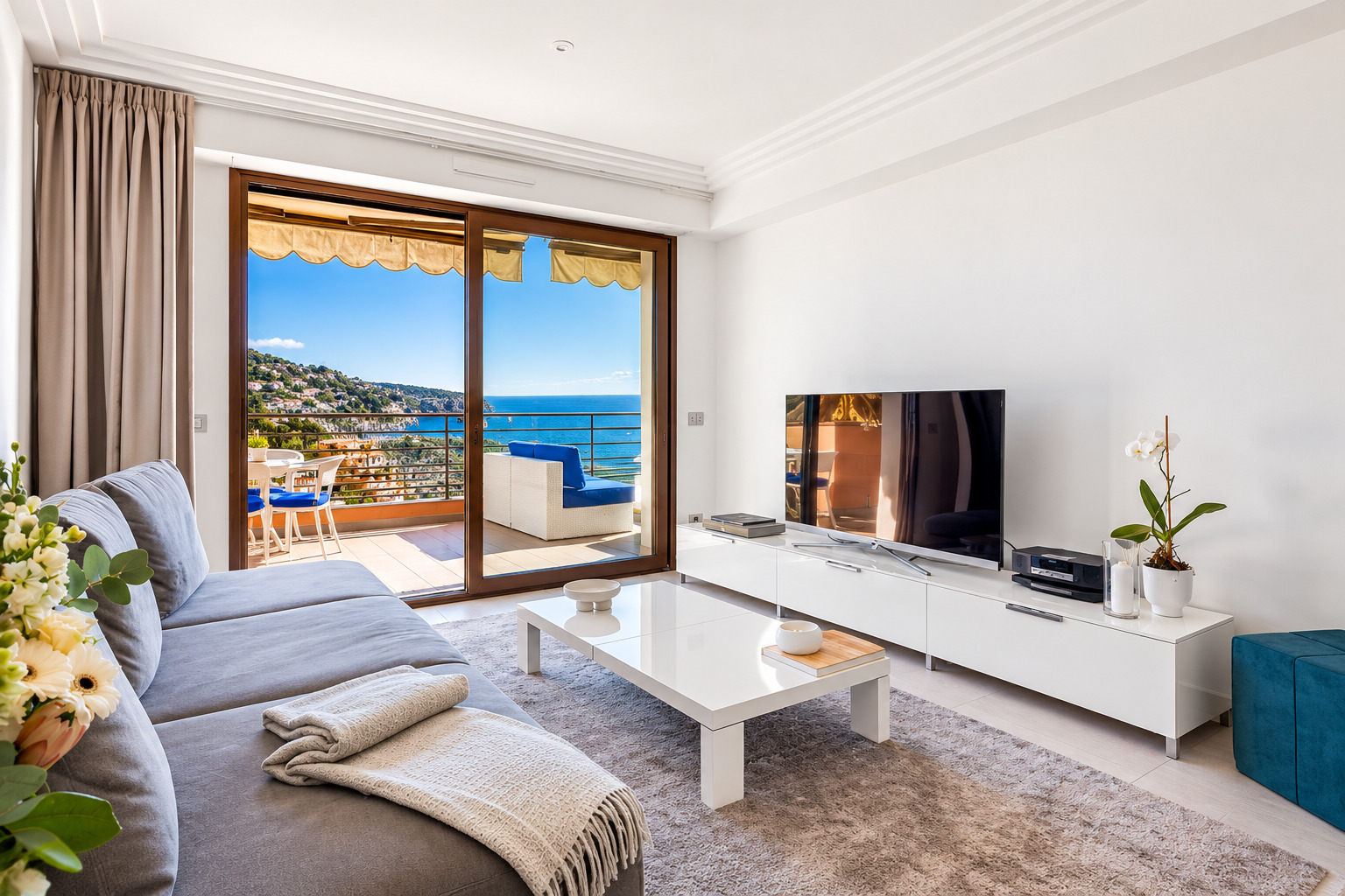 a2b7b_salon-moderne-avec-vue-sur-mer-1793010618.jpg
