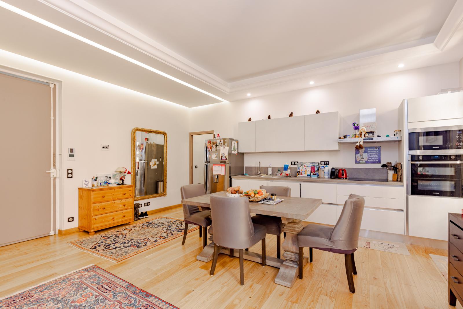 GRAND 3 PIECES AVEC PARKING CENTRAL