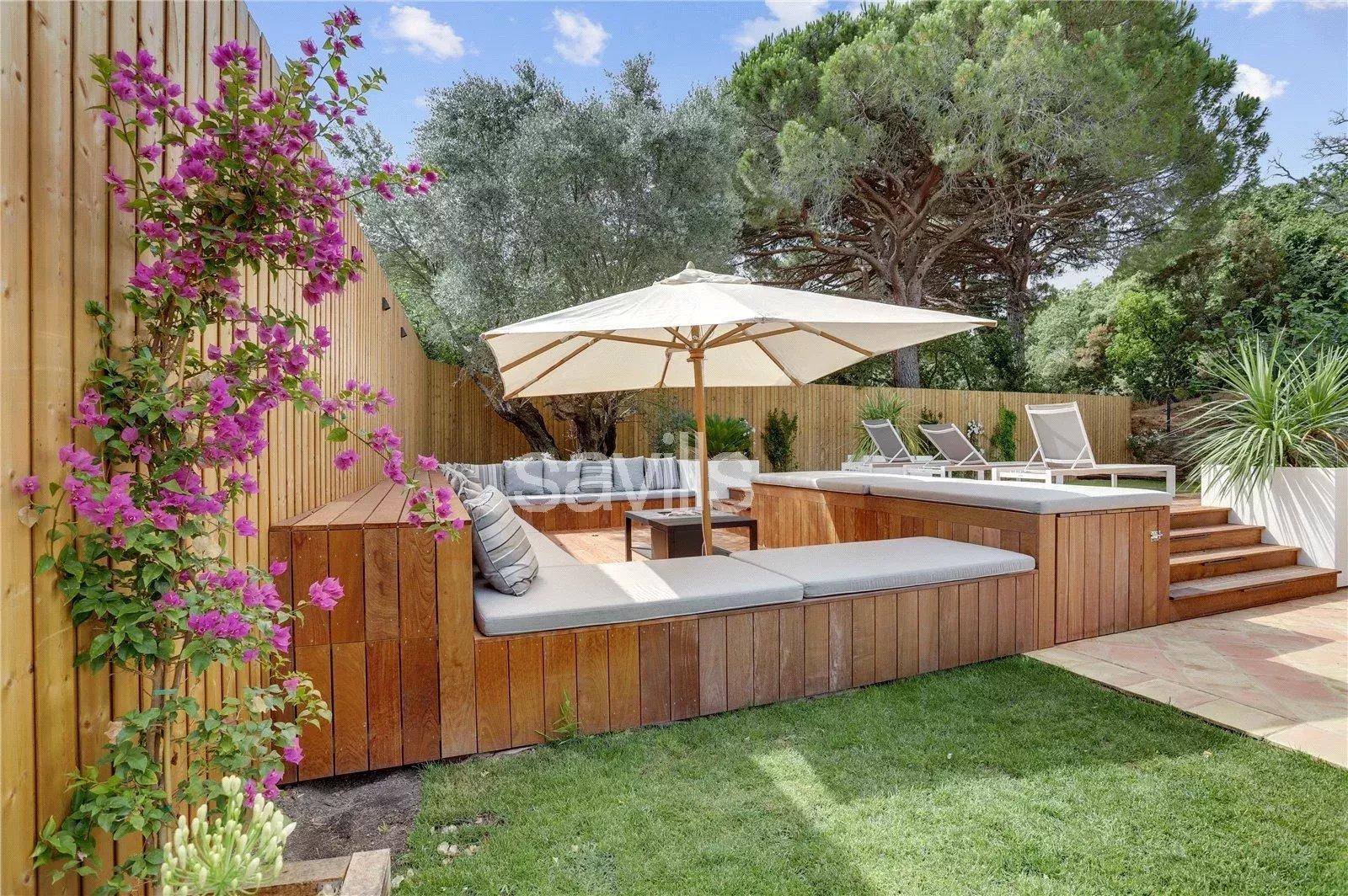 Propriété provencale au cœur de deux hectares de garrigues, proche de Pampelonne