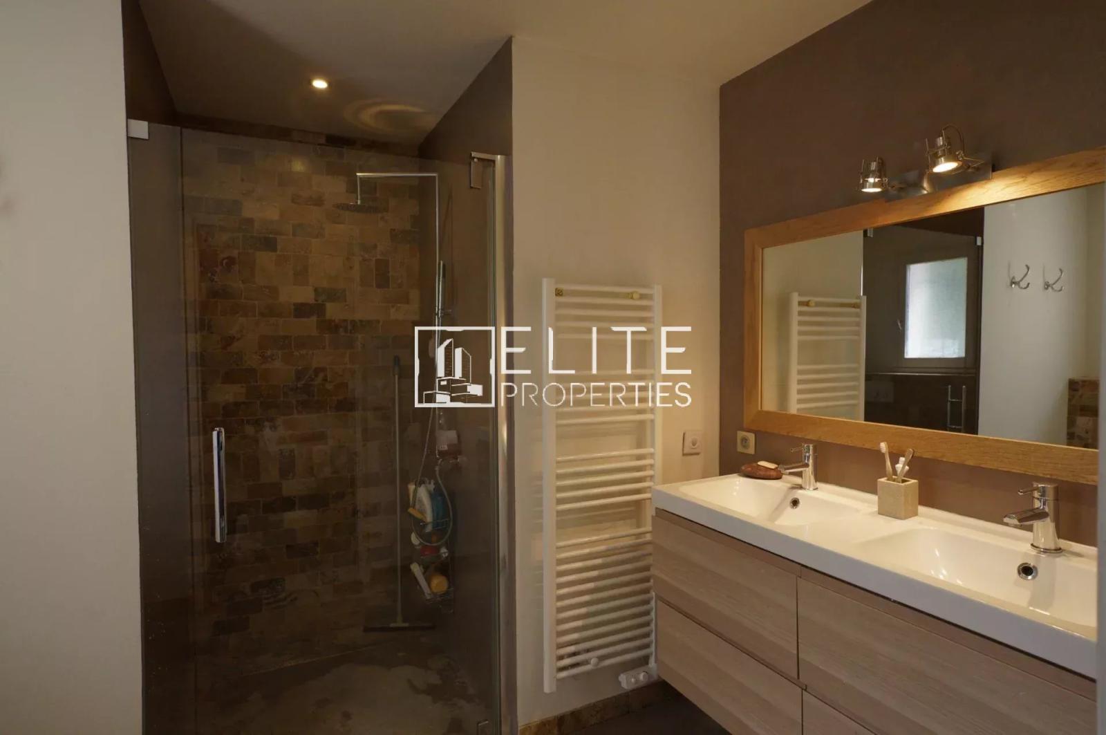 VILLA 8 PIÈCES DE 200 m² + PISCINE MOUANS-SARTOUX