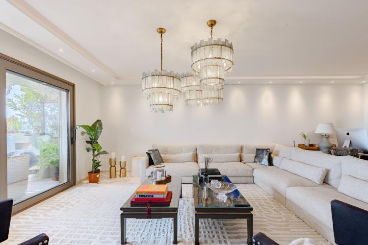 SUPERBE PENTHOUSE AVEC PISCINE