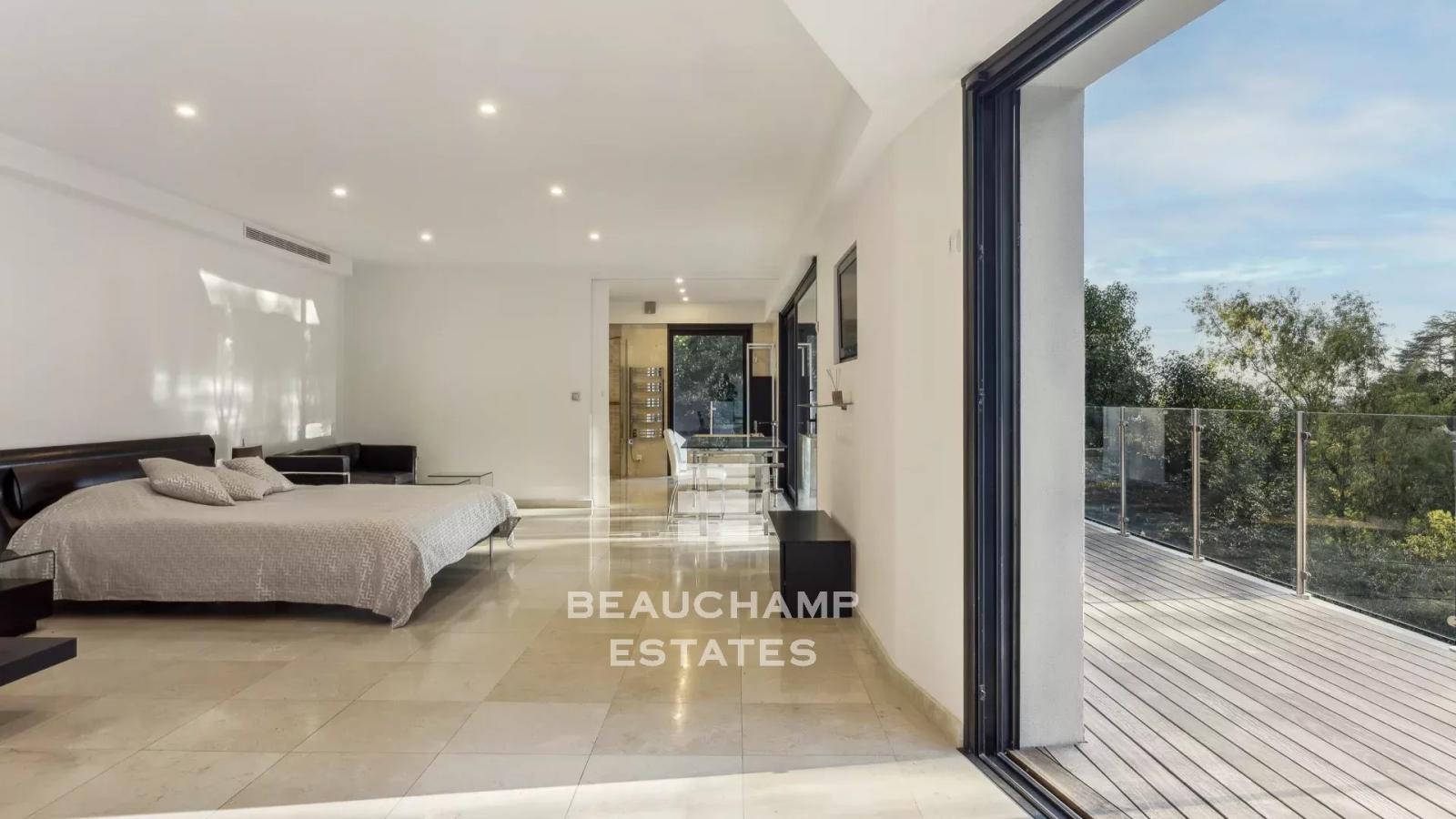 Villa contemporaine - vue mer & volumes généreux – Cannes