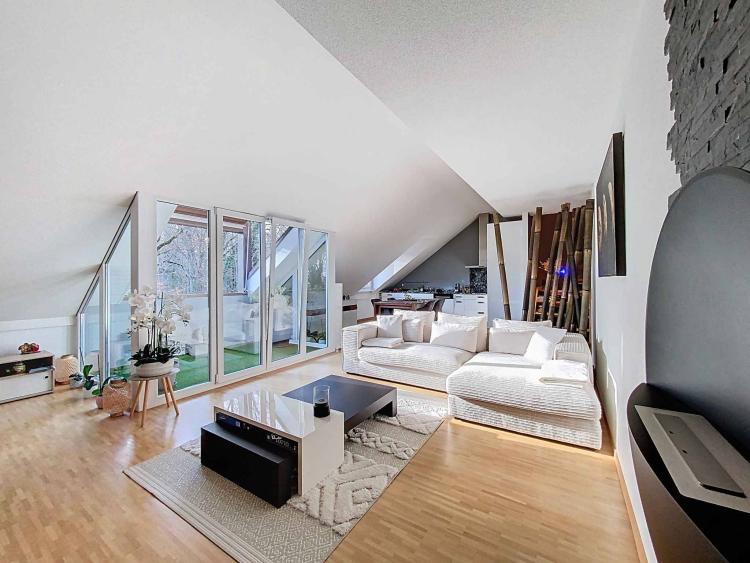 Magnifique duplex en attique avec combles 