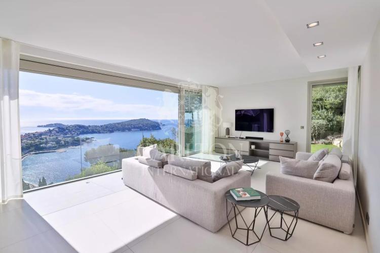 Prestigieuse villa contemporaine avec vue panoramique sur la mer