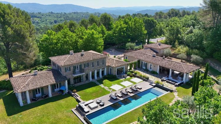 Villa de prestige avec vue panoramique.