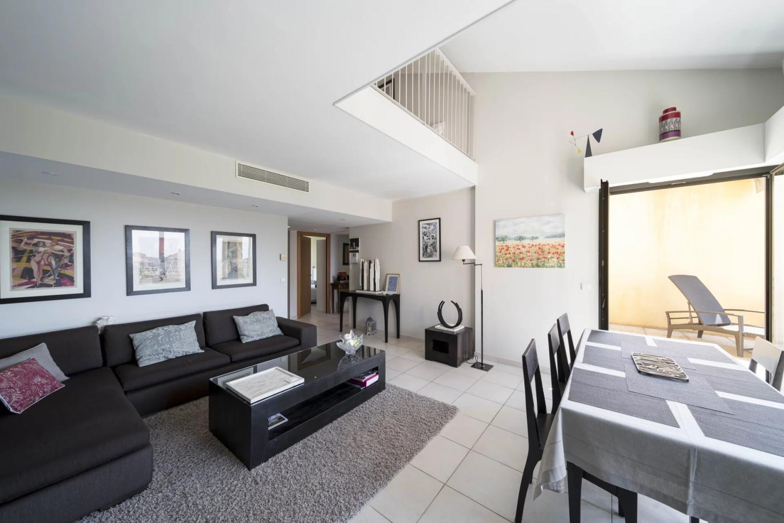 CANNES CENTRE – LIMITROPHE BANANE • SUPERBE DUPLEX 121 M²  TERRASSE APERCU MER 2 PARKINGS