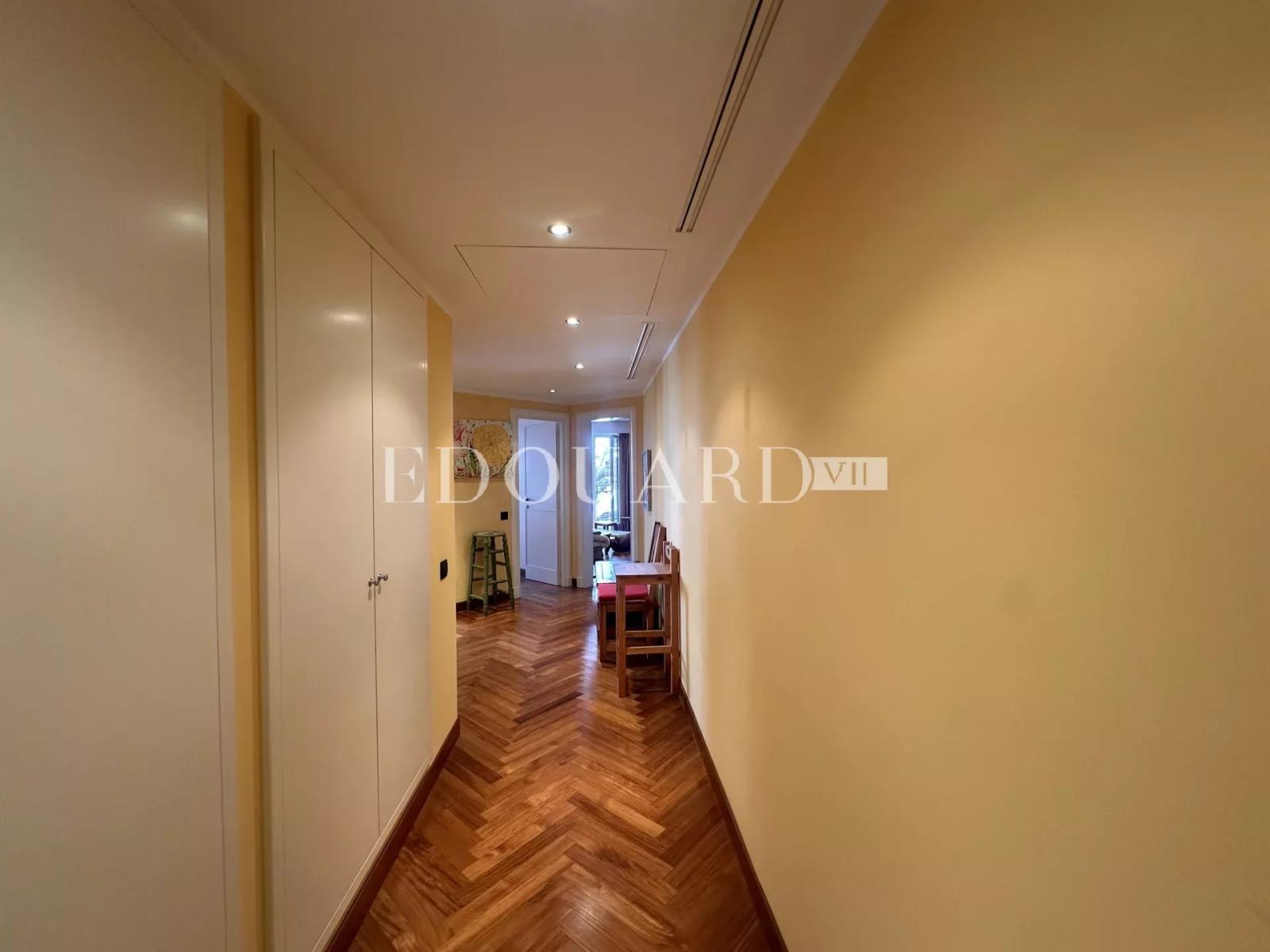 Dans résidence de luxe, deux pièces avec grande terrasse,  belle vue mer,  cave et parking en sous-sol