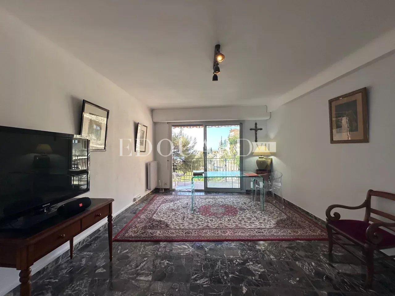 Beau trois pièces traversant à vendre avec terrasse et cave, dans le renommé quartier du Golfe Bleu