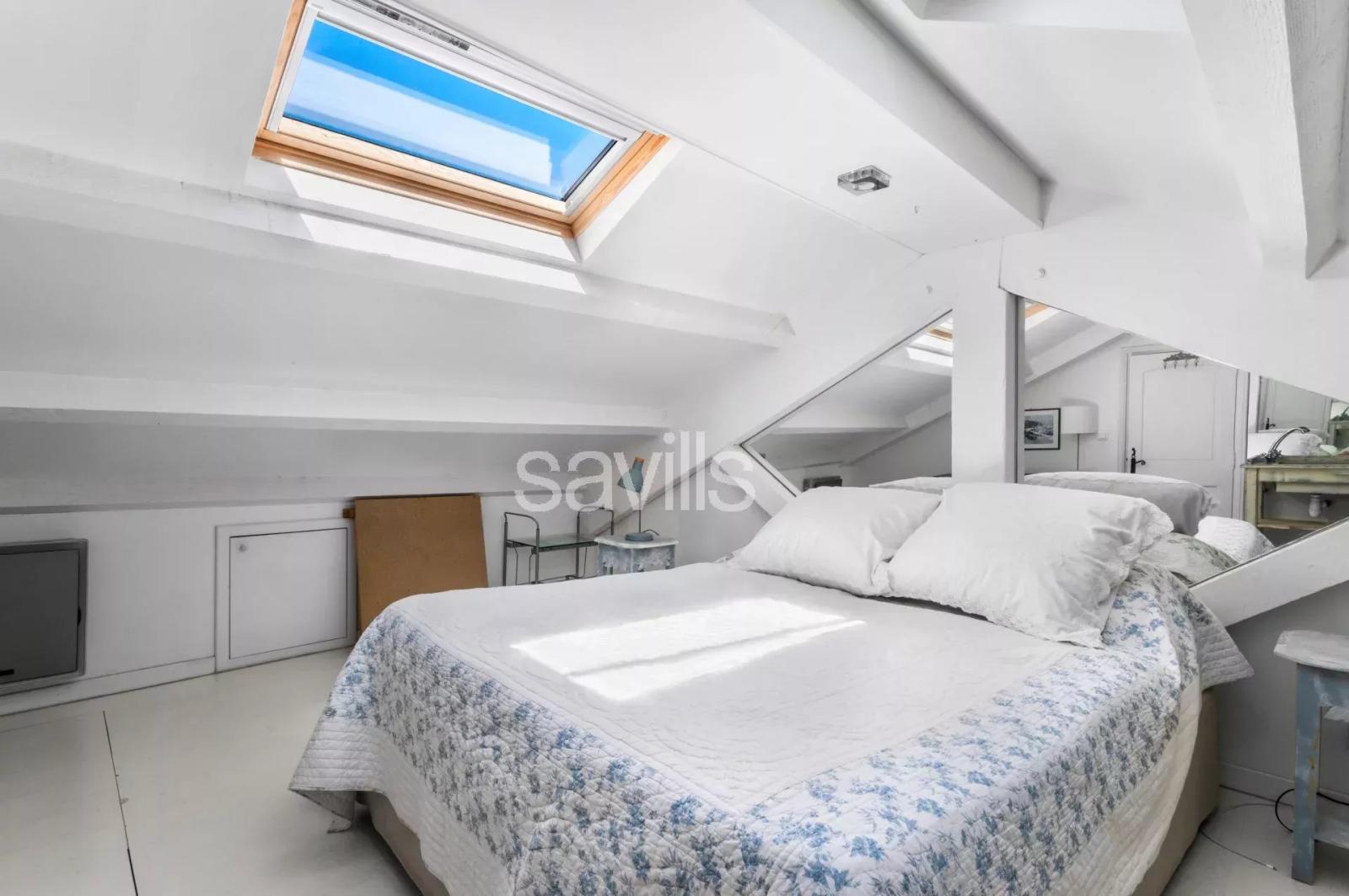 Maison de charme offrant 8 chambres avec vue mer et piscine à Saint-Tropez