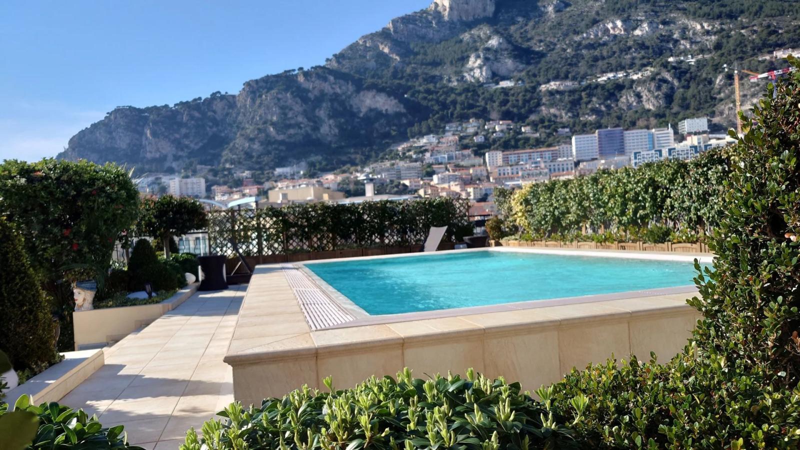 LOCATION – 7 PIÈCES AVEC PISCINE – DERNIER ÉTAGE – MEMMO CENTER – VUE MER PANORAMIQUE