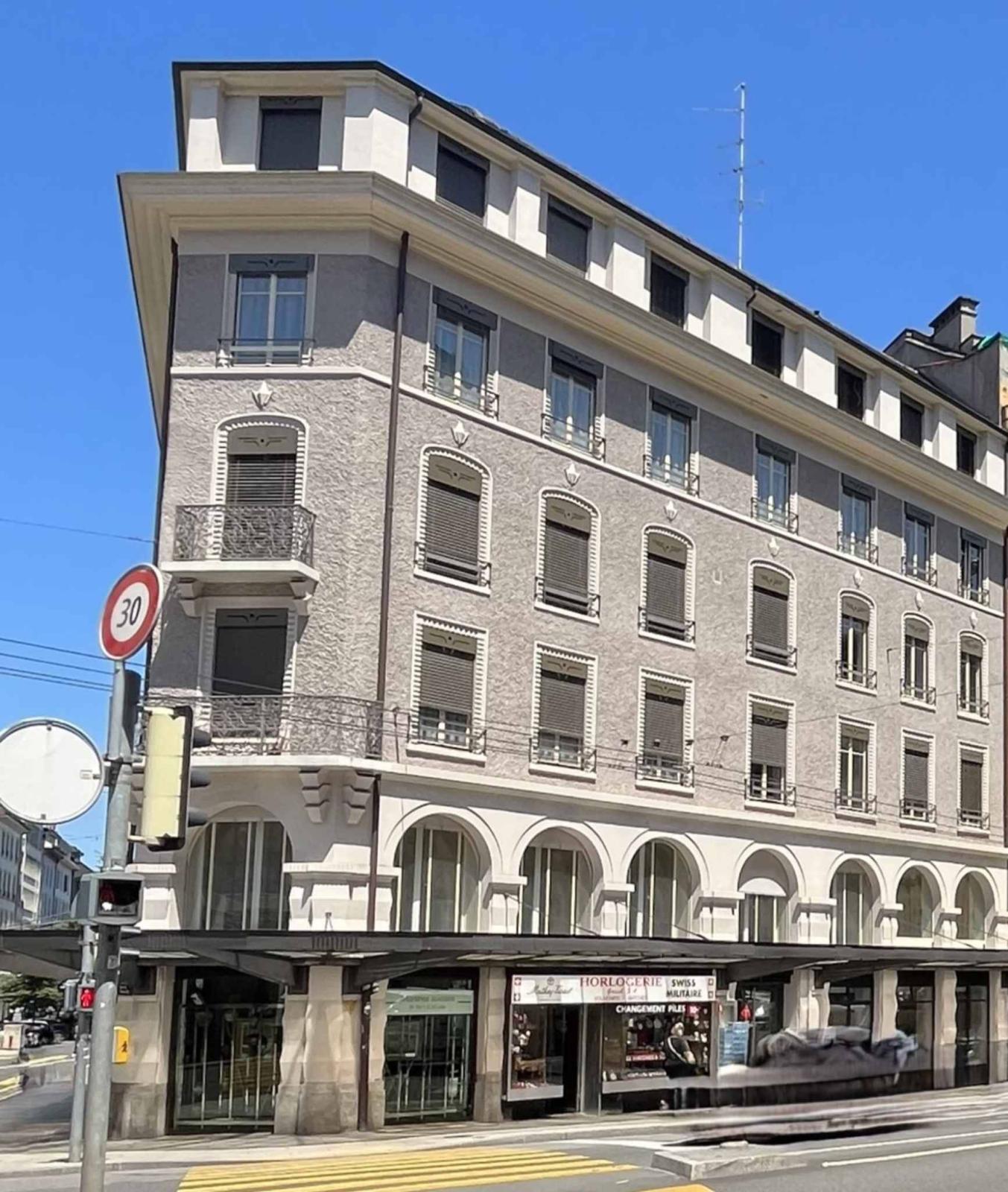 Arcade - Visibilité optimale- proche gare Cornavin