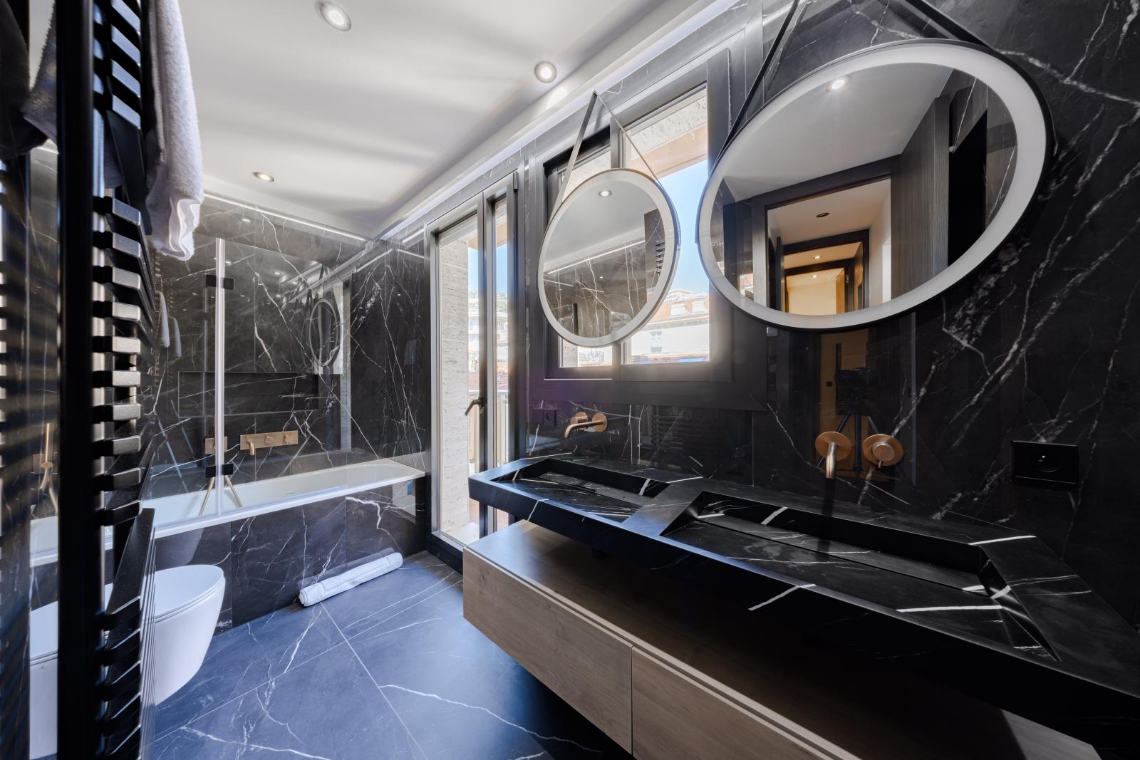 MAGNIFIQUE 3 PIECES RENOVE ET CENTRAL AVEC PARKING