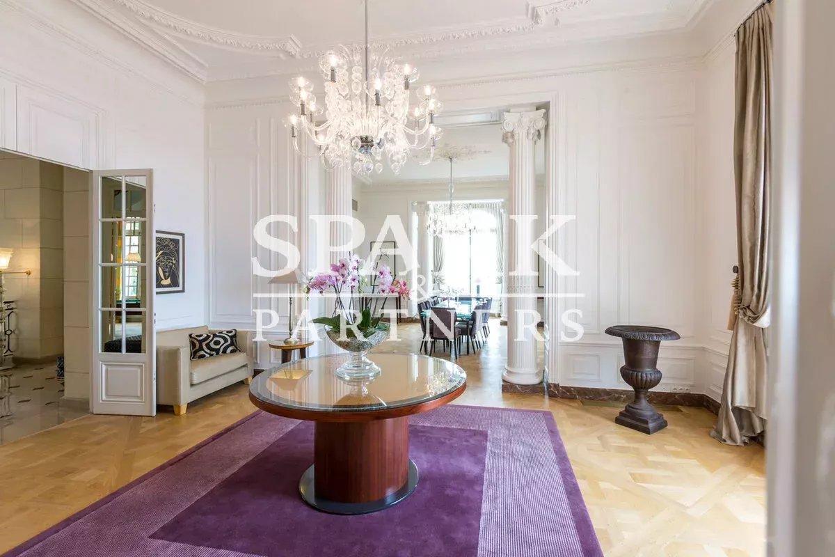 Roquebrune Cap Martin - Villa de prestige limitrophe Monaco