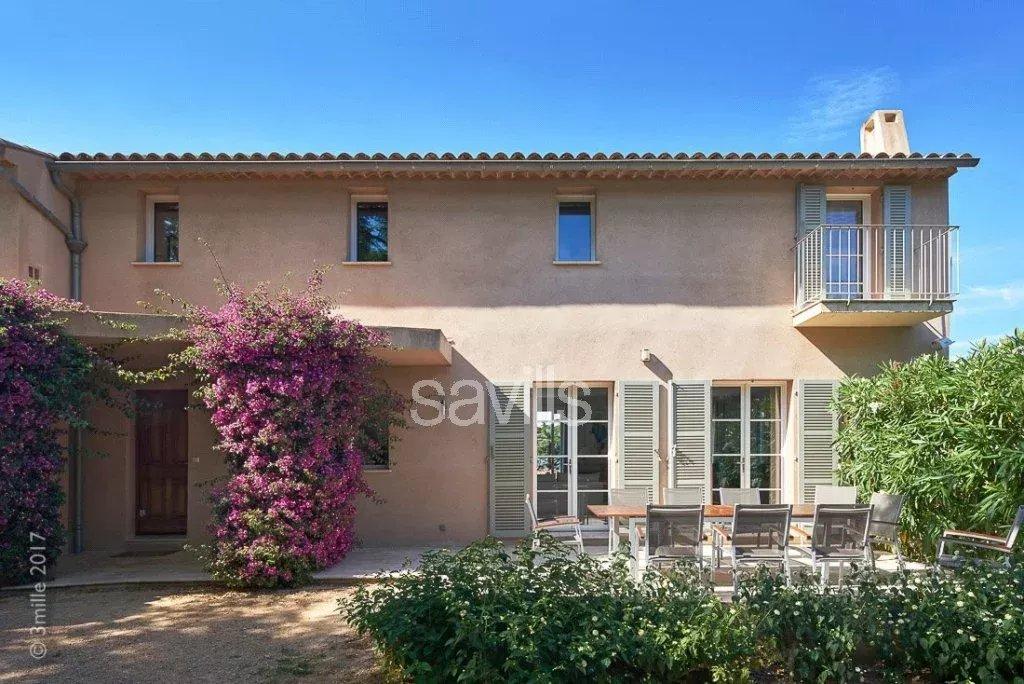 Une charmante villa surplombant le village de Saint-Tropez