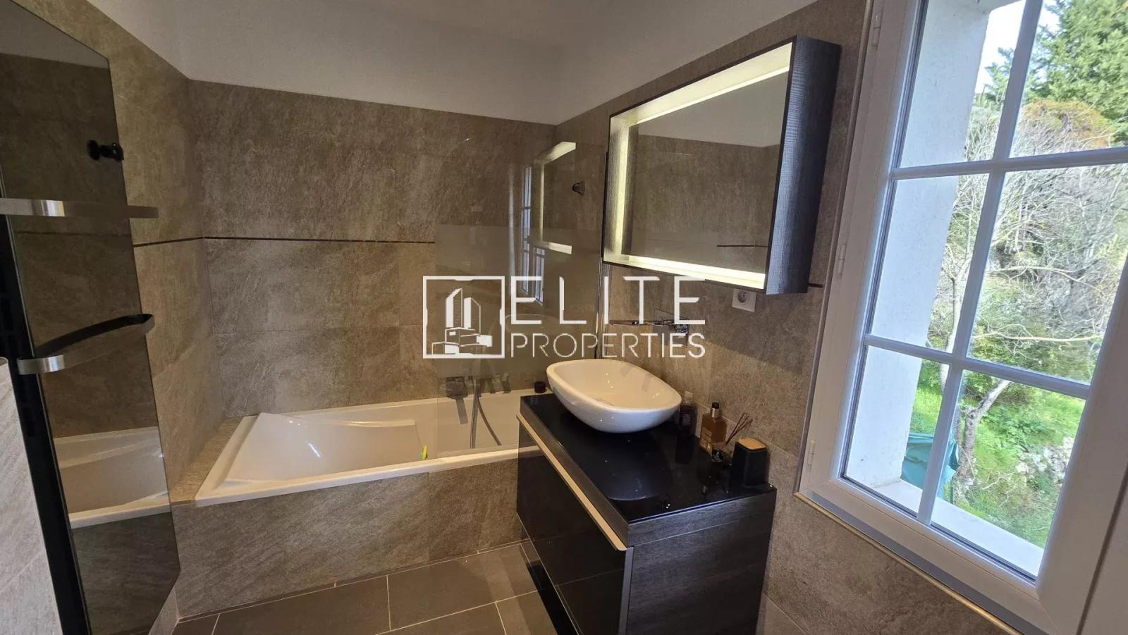 MAISON 6 PIÈCES DE 146 m² – VUE PANORAMIQUE MER & PISCINE – CABRIS