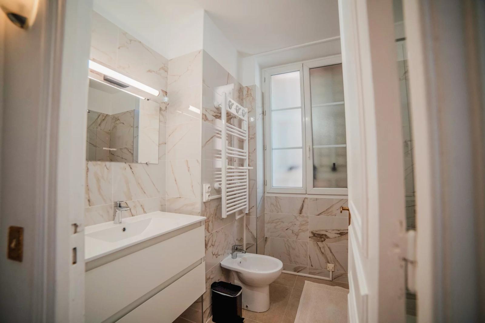 Appartement 4 Pièces à Vendre à Monaco – Immeuble Bourgeois à La Condamine.
