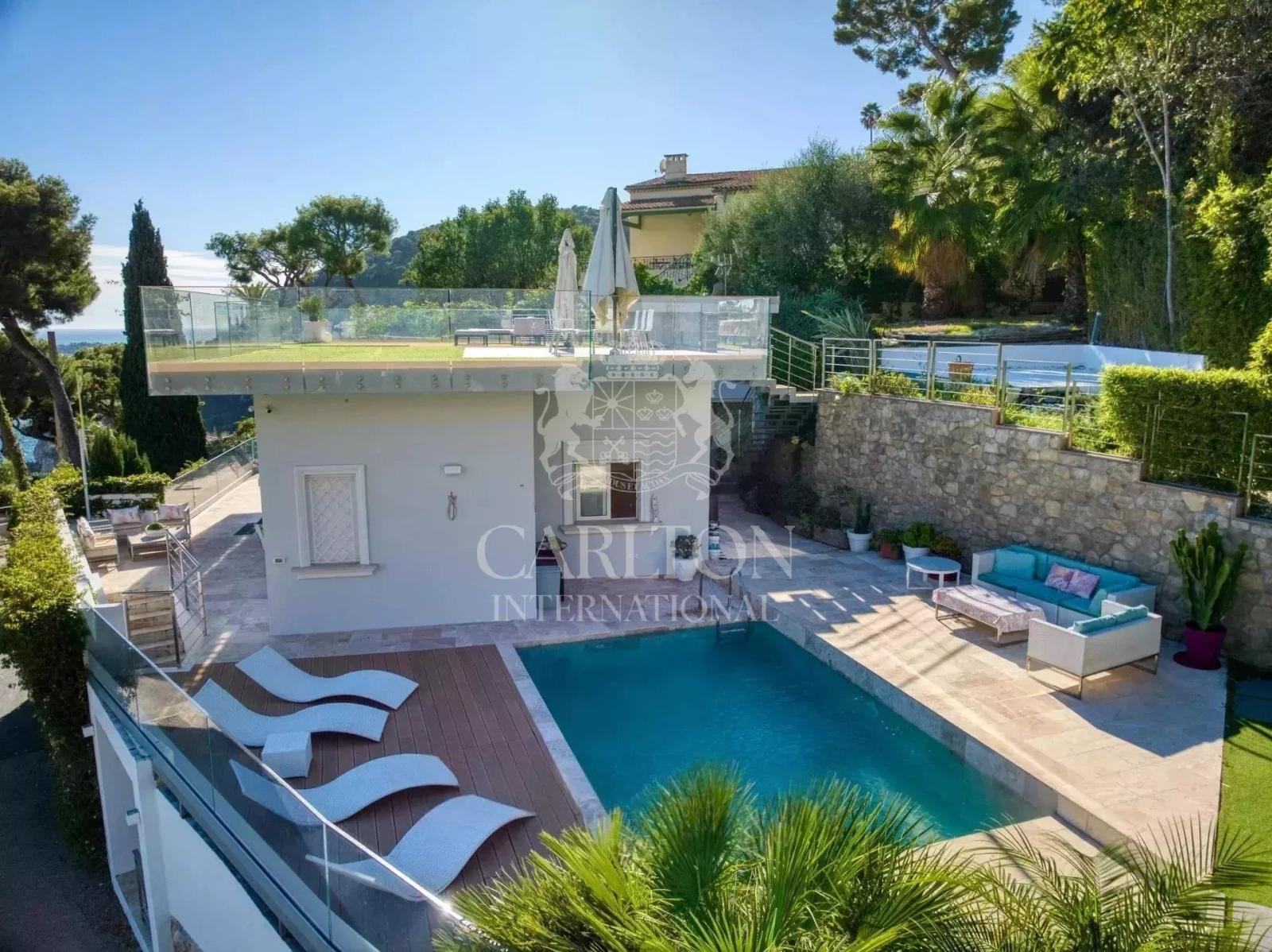 Villa contemporaine avec vue mer panoramique à Èze Bord de Mer