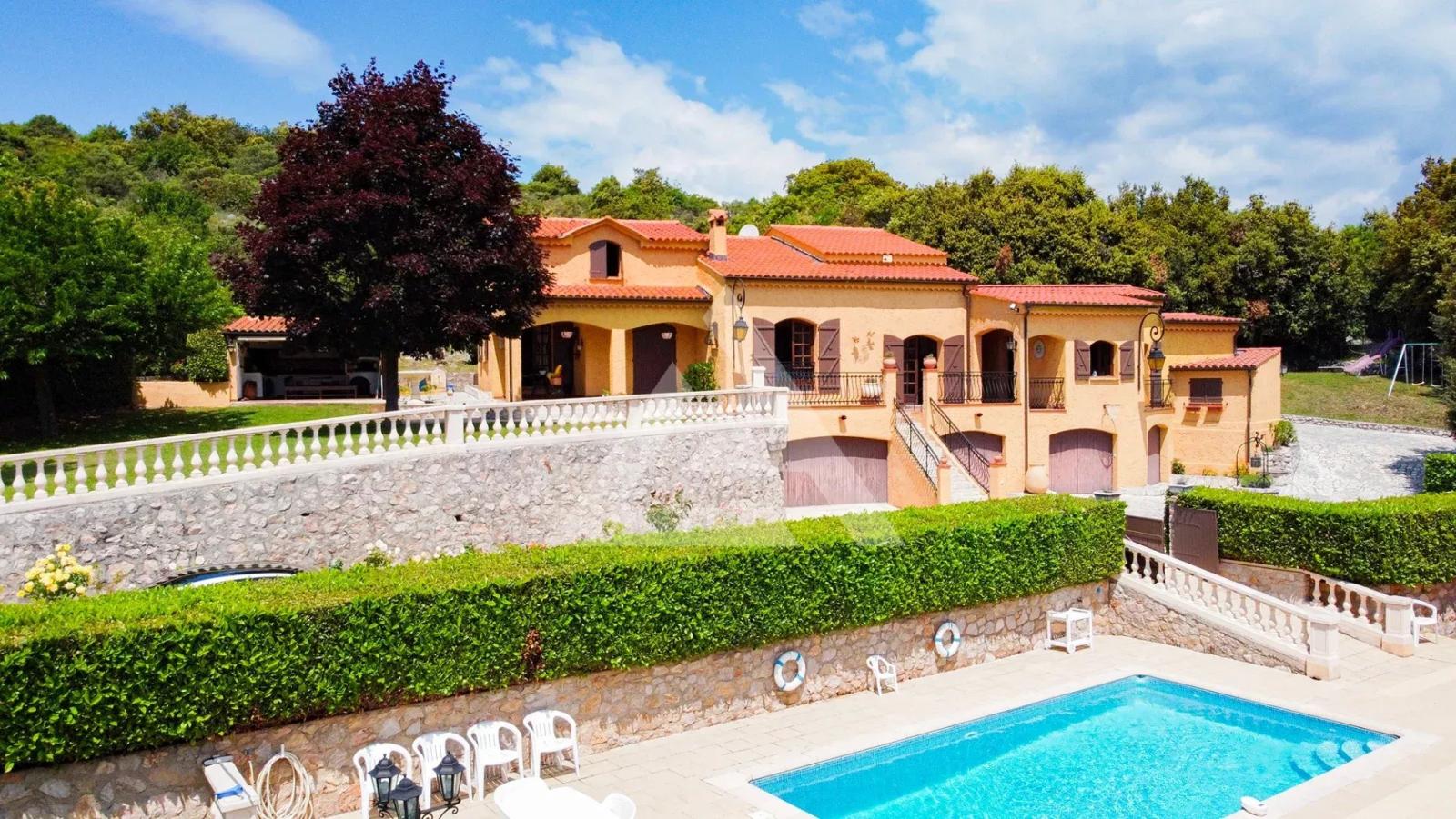 VILLA - SAINT MARTIN DE PEILLE - HAVRE DE PAIX