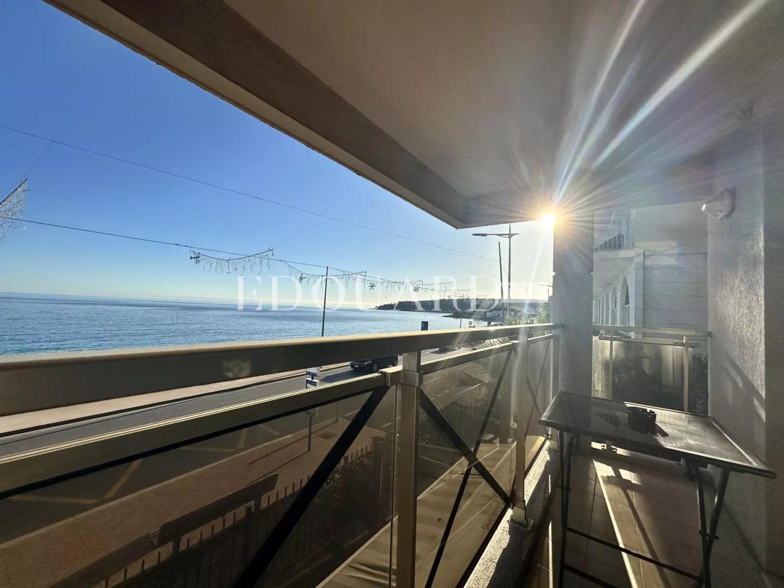 En exclusivité trois pièces avec balcon, splendide vue mer et garage, proche des écoles et du Parc Koaland